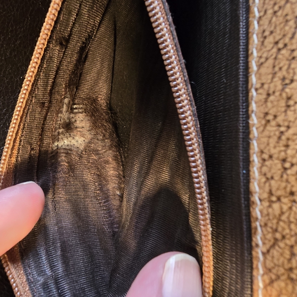 Authentic Gucci Wallet - Picture 15 of 16